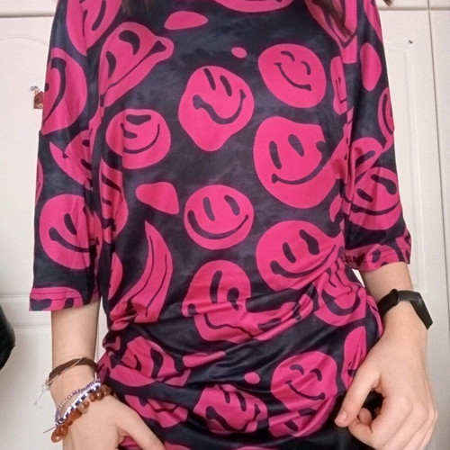 Oversized t shirt like new, black and pink, sizes M and L