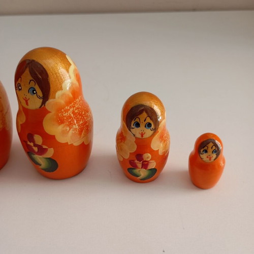 Matrechka Russian traditional wooden doll set of 5 like new