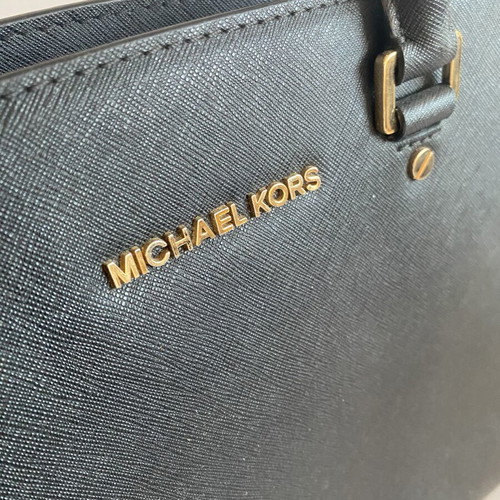 Michael Kors handbag like new, black saffiano with gold details