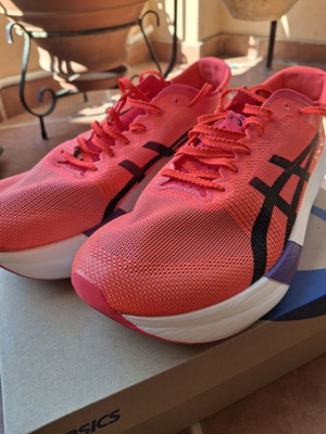 Asics Metaspeed Sky Tokyo running shoes size 44, red