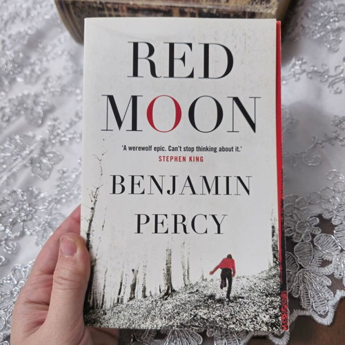 Βιβλίο φαντασίας Red Moon του Benjamin Percy στα αγγλικά σε άριστη κατάσταση