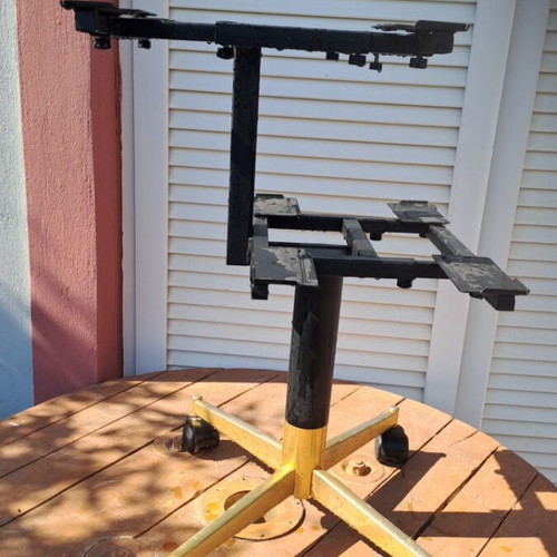 TFT TV stand like new for old TFT televisions