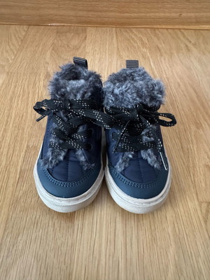 Zara sport boots like new, toddler high-top sneakers with fur lining