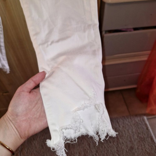 American Eagle white jeans like new, size L with asymmetric hem