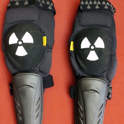 Nukeproof Critical Armour knee and shin protectors size L like new
