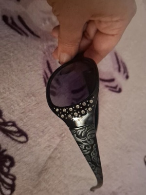 Women's fashion sunglasses new, black with zircon and engraving