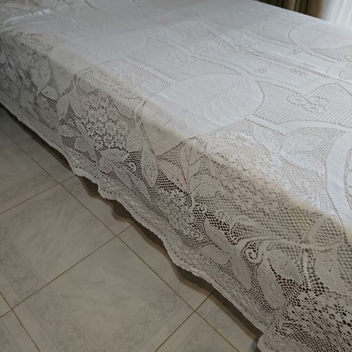 Bed cover like new, traditional handmade cotton lace for single bed