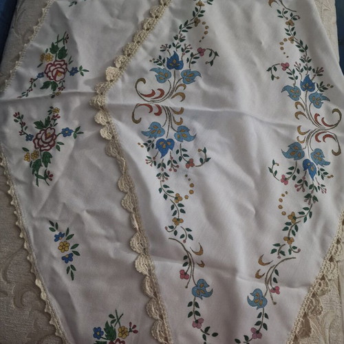 Vintage handmade embroidered doilies with lace, like new