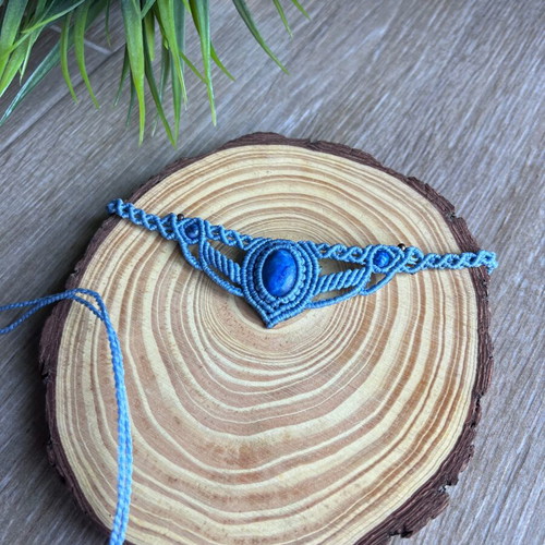 Macrame necklace, blue