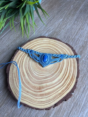 Macrame necklace, blue