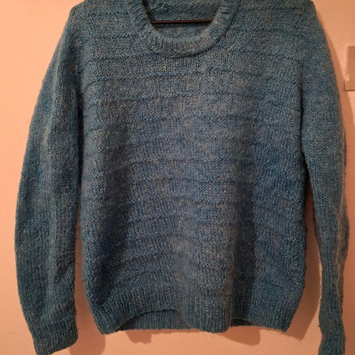 Woolen sweater size M