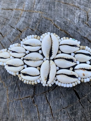 Hair clip with shells new, handmade embroidered