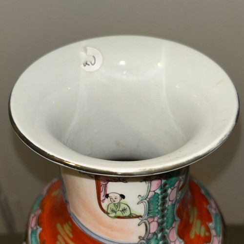 Vintage Chinese Rose Medallion porcelain vase, like new, 33 cm