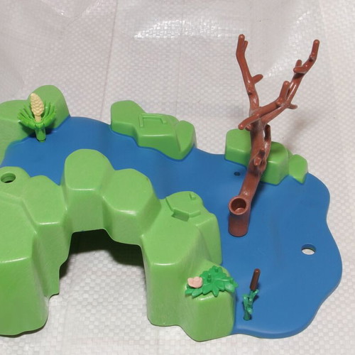 Playmobil base with plants and tree used