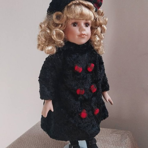 Vintage porcelain doll winter like new from Collector's Choice collection