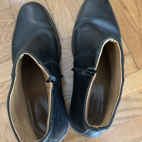 Leather ankle boots size 42 like new, men's black with zipper