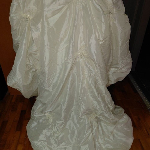 Ivory wedding dress with small train like new