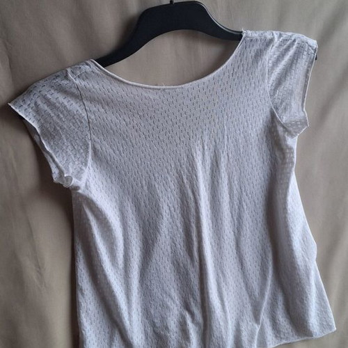 Naiba White Speckled Asymmetric Flowy Top Size S Like New