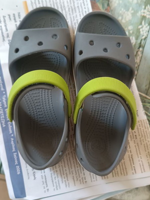 Crocs sandals like new, sizes 31-32