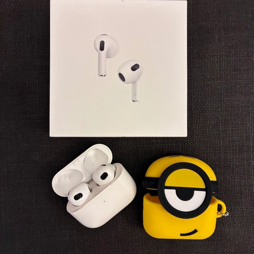 Apple AirPods 3rd Generation with MagSafe and Minions Case