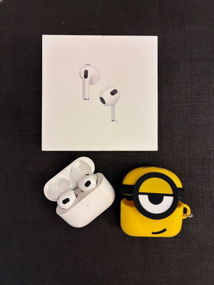 Apple AirPods 3rd Generation with MagSafe and Minions Case