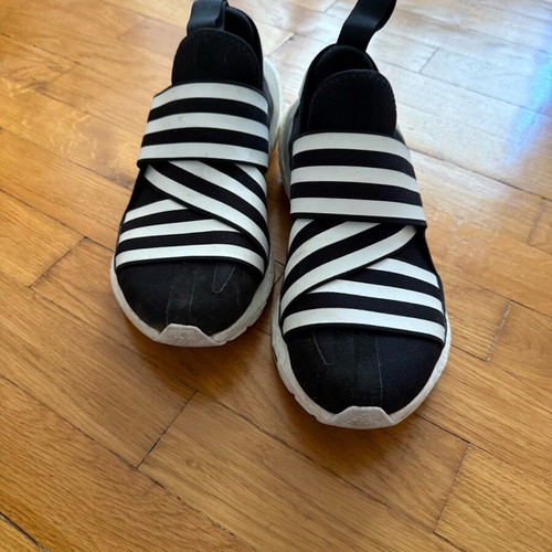 Y-3 Trainers like new, black athletic shoes size 39