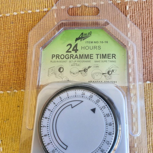 Socket with timer new