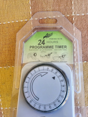 Socket with timer new