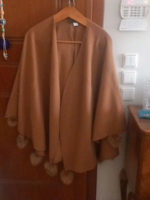 Camel cape like new with tassels natural fur 90% wool