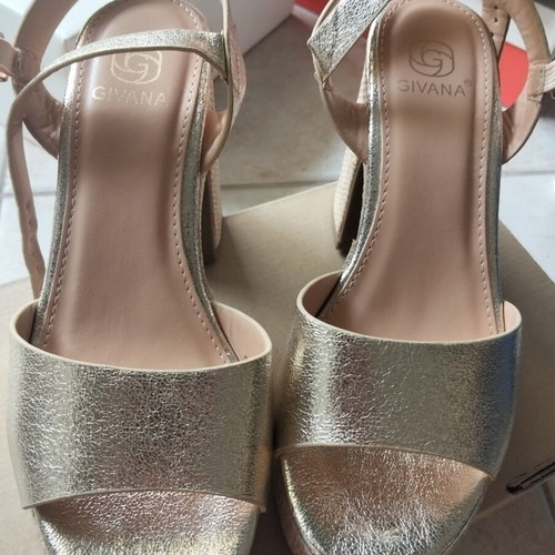 Women's sandals size 37 beige like new
