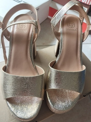 Women's sandals size 37 beige like new