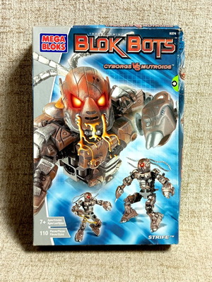 Mega Bloks Strife Transforming Blok Bots #9374, vintage 2003, sealed