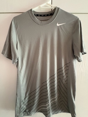Nike Dry Fit sports shirt size S like new