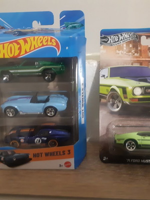 Hot Wheels 4 Muscle Car set like new with Ford Mustang Mach 1 71' gift