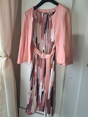 Two-piece dress set with belt like new, size L/XL, pink and beige