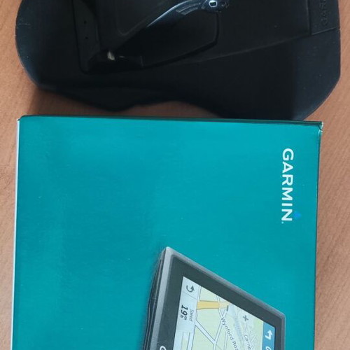 Garmin Drive Navigator like new, with 2 car mounts