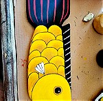  Λαϊκή τέχνη ψάρι ζωγραφισμένο πάνω σε σκαλιστό ξύλο με χρώματα αγιογραφίας.