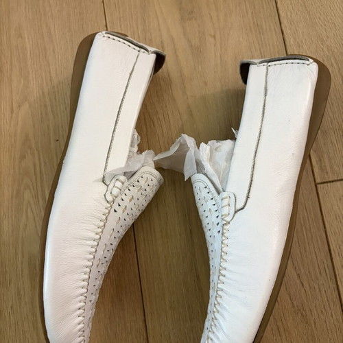 Hush Puppies white leather loafers used, size 42