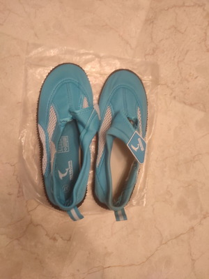 New Dolphin beach shoes size 37, like new