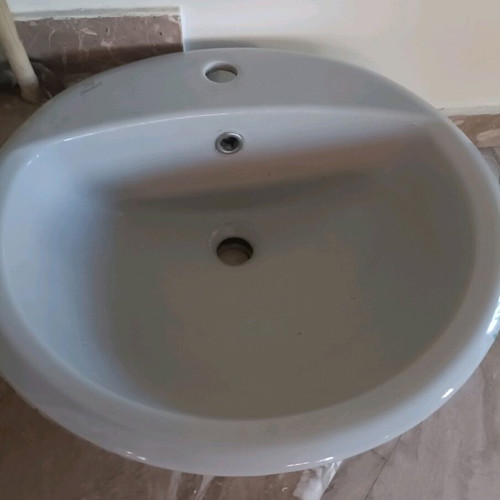 Ideal Standard round bathroom sink like new