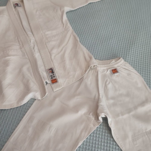 Children's self-defense suit for judo and taekwondo like new with two belts