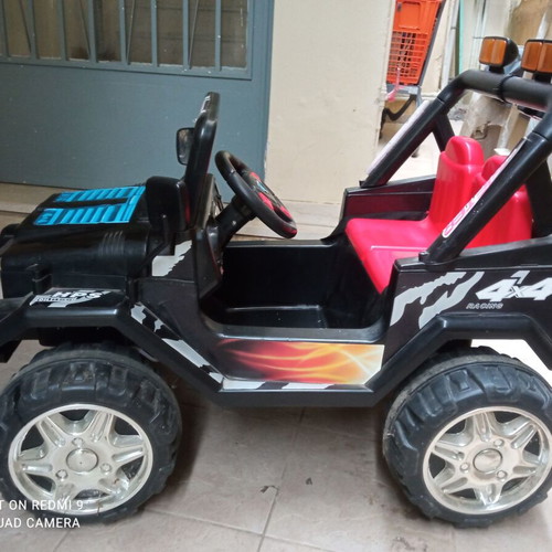 Children's Electric Car 12V 4x4 like new, two-seater with music