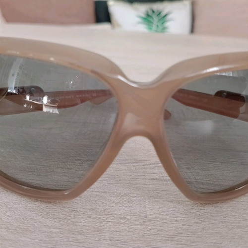 Burberry women's sunglasses like new, beige