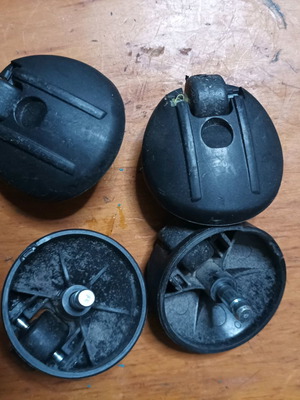 Ροδάκια μεταχειρισμένα σετ 4 τεμαχίων από Hoover ηλεκτρική σκούπα