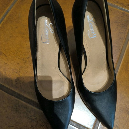 Shoes size 39 black pumps like new