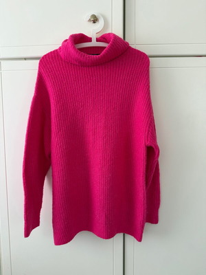 Fuchsia sweater Bershka long with neck like new