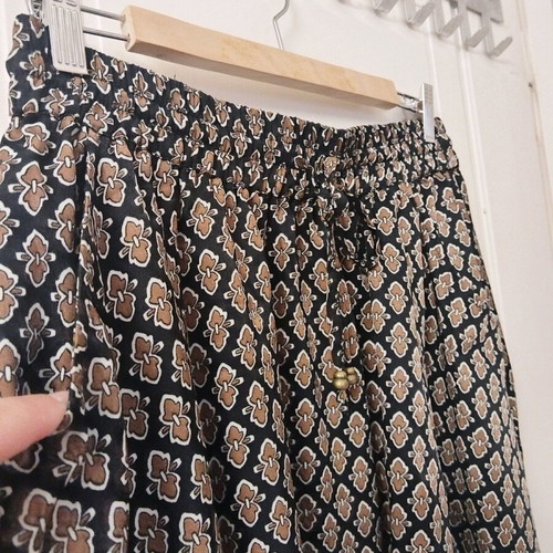 Louche skirt with elastic waist like new, size L, black and brown