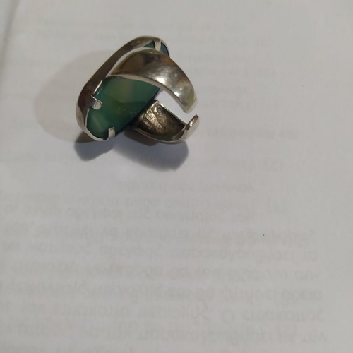 Silver ring with green stone like new