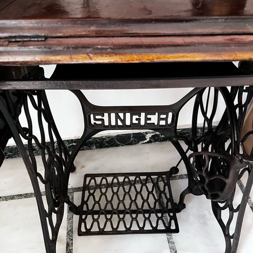 Singer sewing machine furniture functional used antique