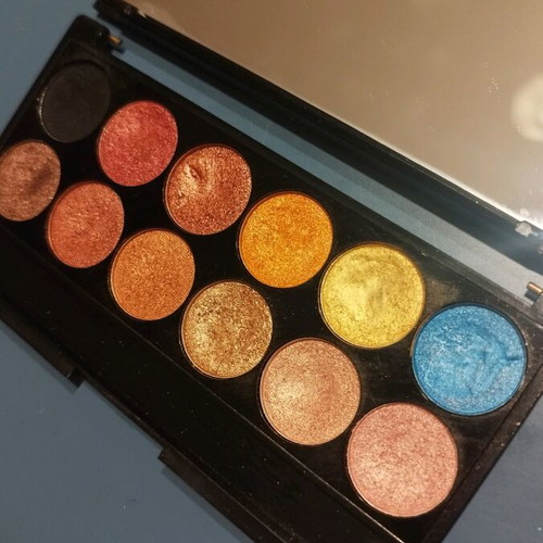 Sleek eyeshadow palettes set used, Au Naturel 601 & Sunset 568